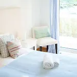 Sunset Retreat, Del Rey C7 Apartment