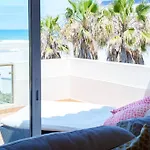 Sunset Retreat, Del Rey C7 Apartment